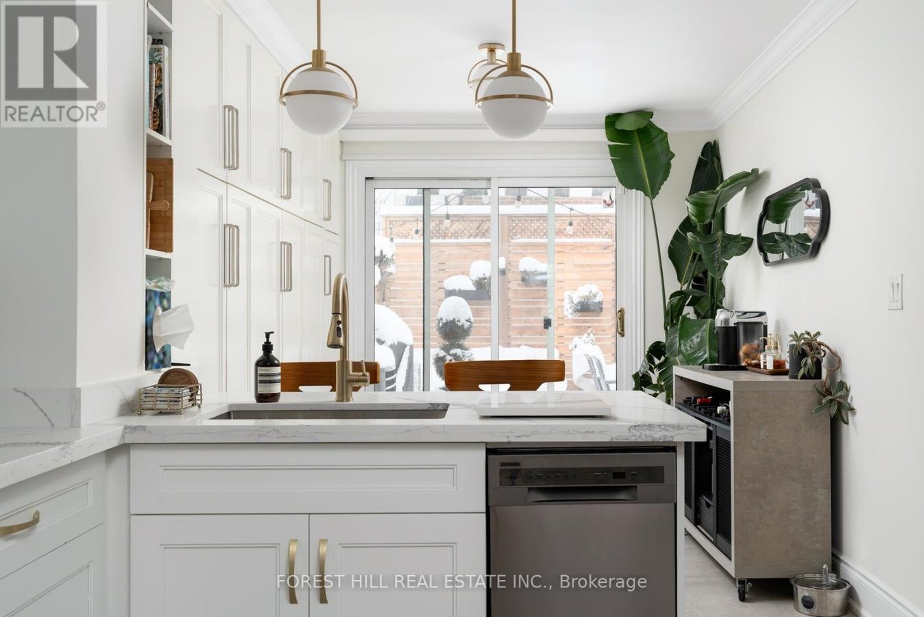 698 ADELAIDE STREET - Photo 18