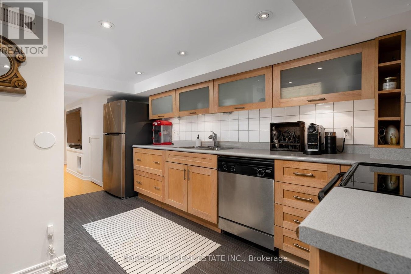698 ADELAIDE STREET - Photo 32