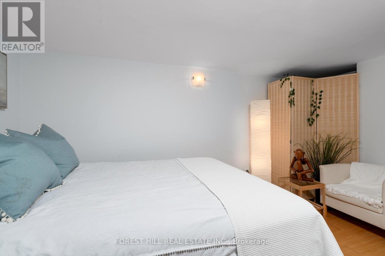 698 ADELAIDE STREET - Photo 34