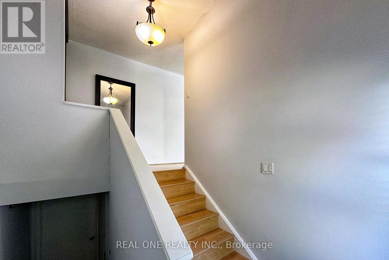 UPPER - 27 TUSCARORA DRIVE - Photo 3