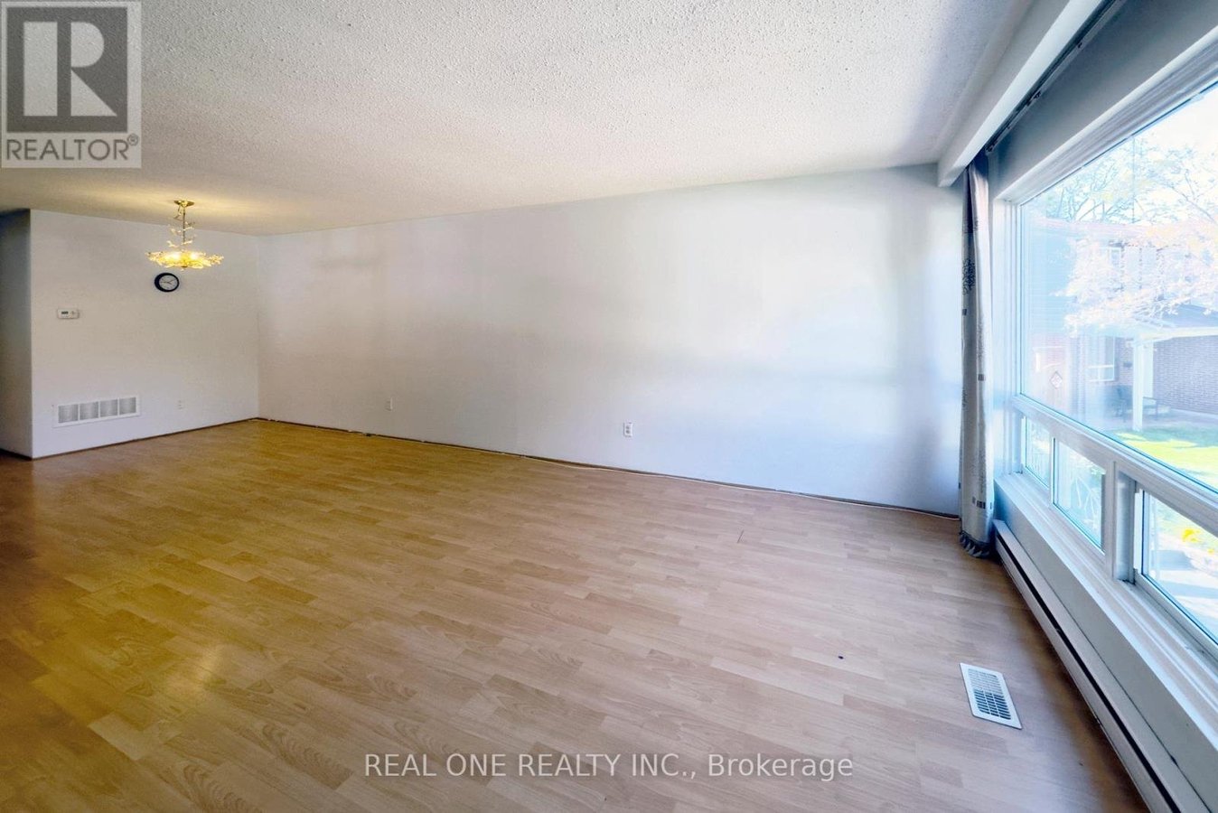 UPPER - 27 TUSCARORA DRIVE - Photo 4