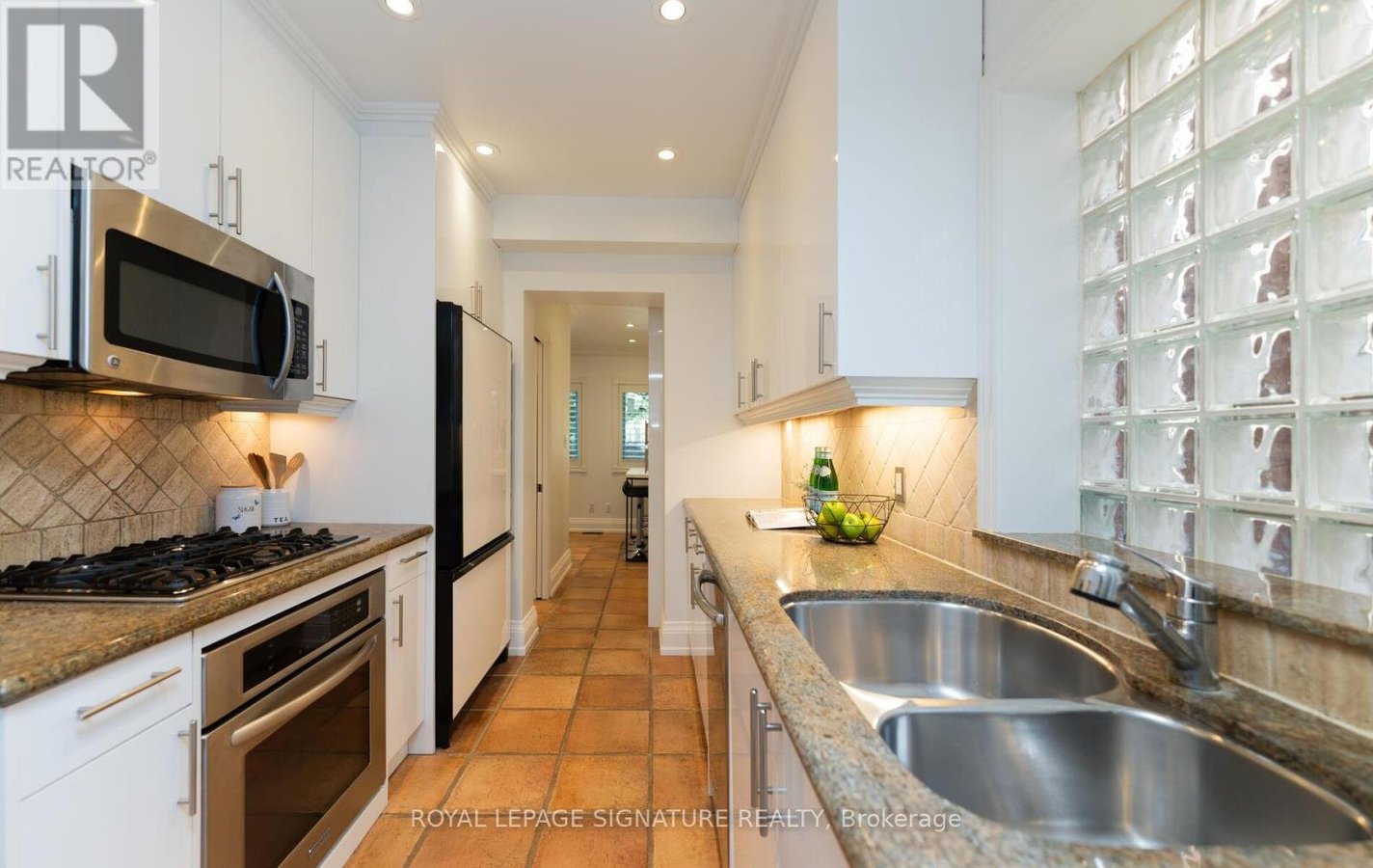 174 WOBURN AVENUE - Photo 14