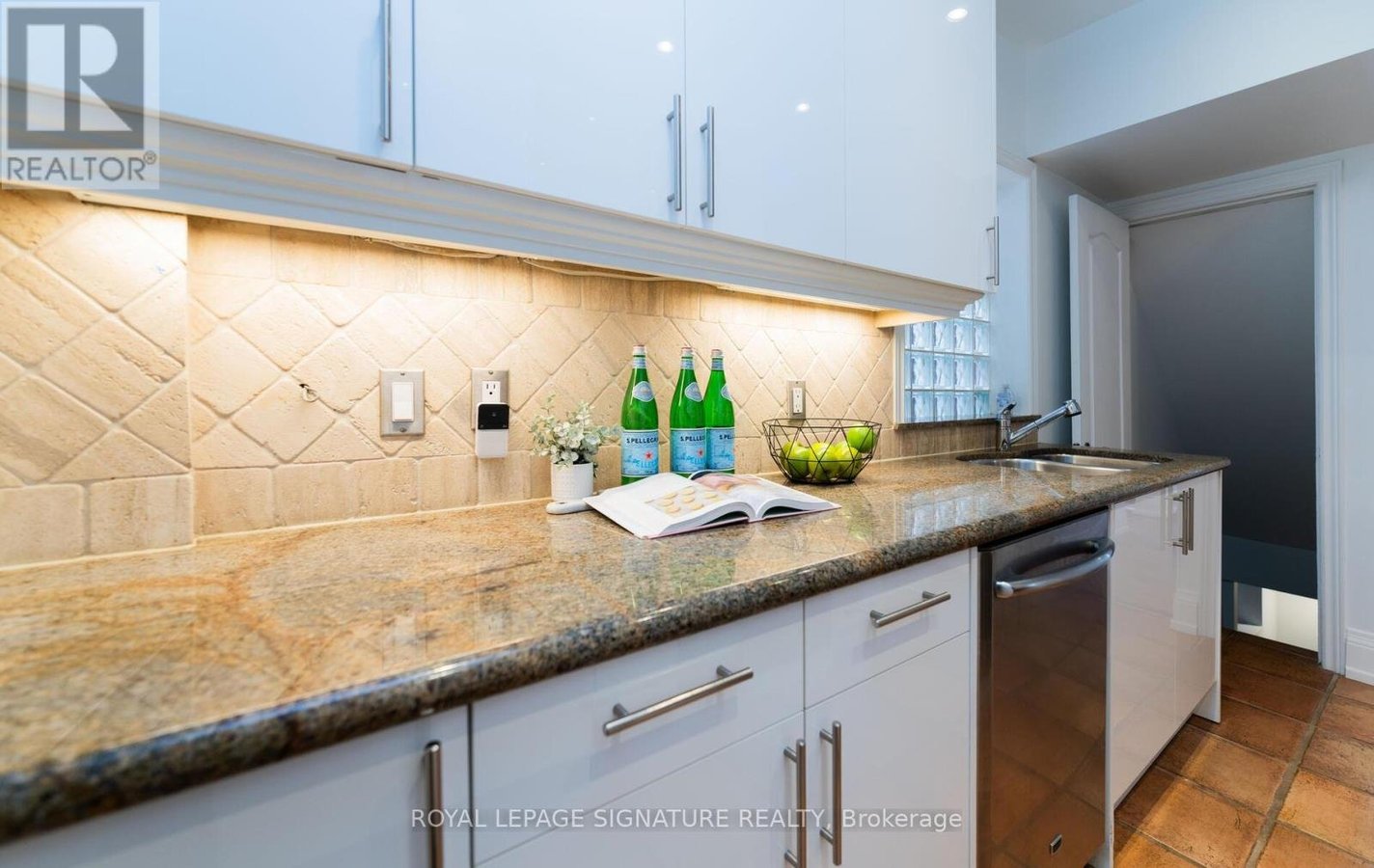 174 WOBURN AVENUE - Photo 15
