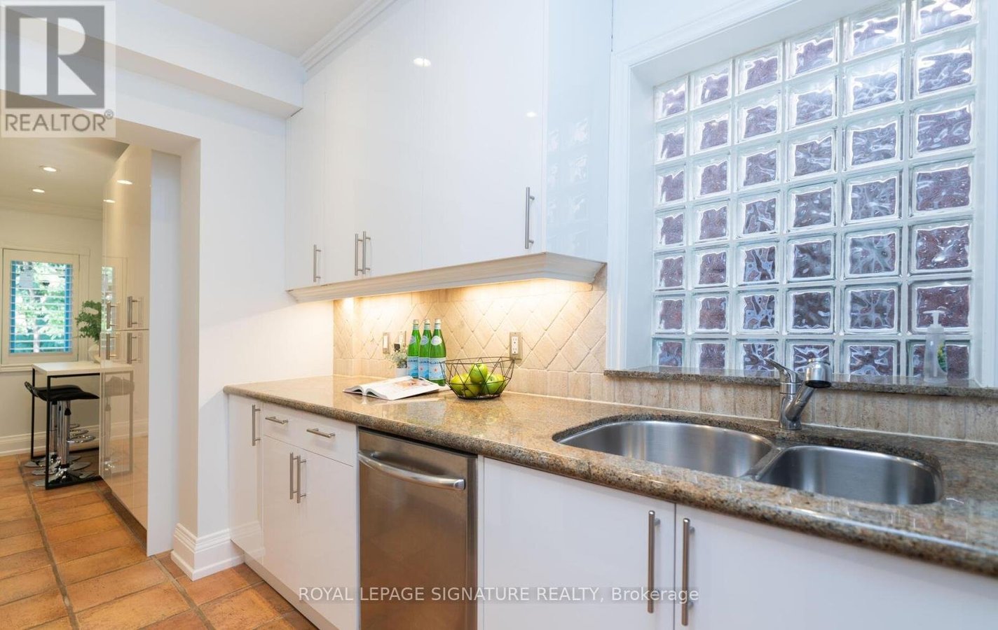 174 WOBURN AVENUE - Photo 17