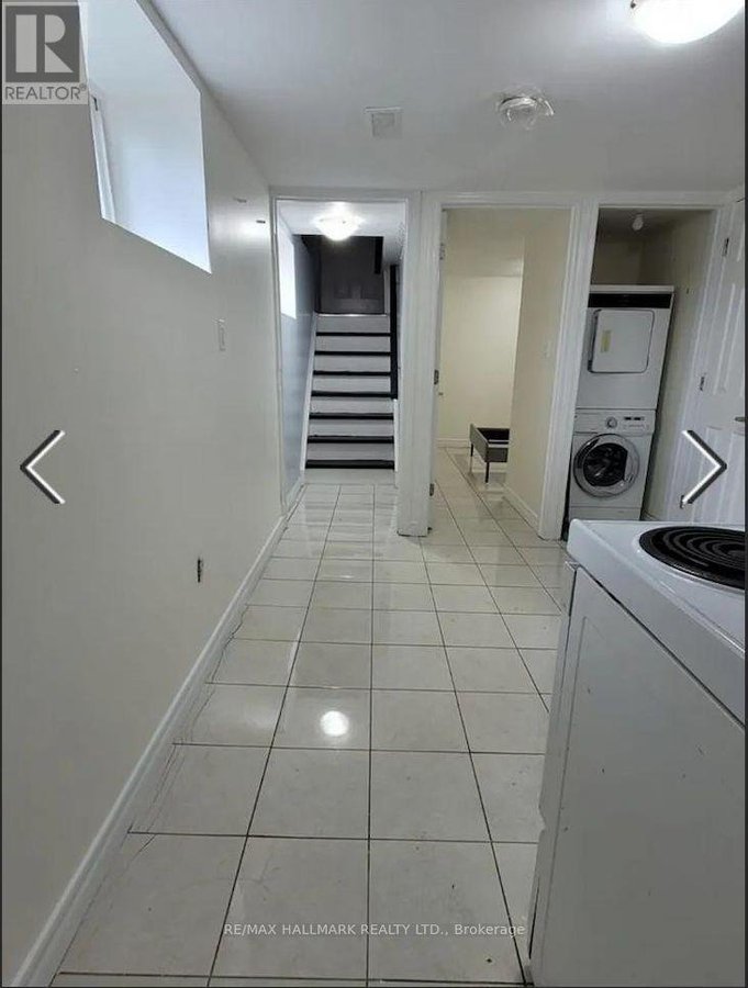 LOWER - 702 BATHURST STREET - Photo 2