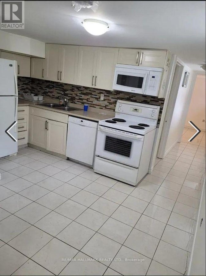 LOWER - 702 BATHURST STREET - Photo 3