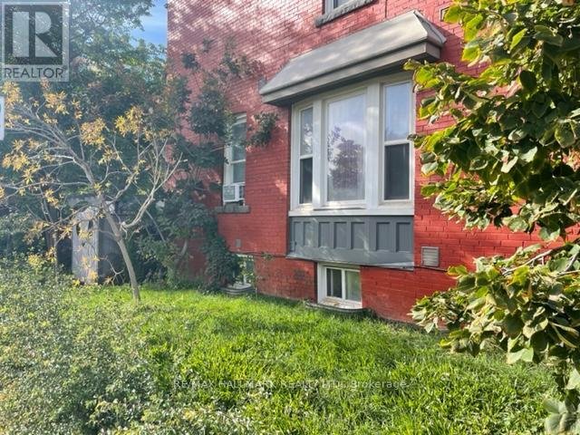 LOWER - 702 BATHURST STREET - Photo 12