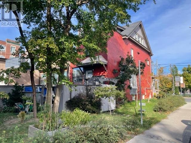 LOWER - 702 BATHURST STREET - Photo 13