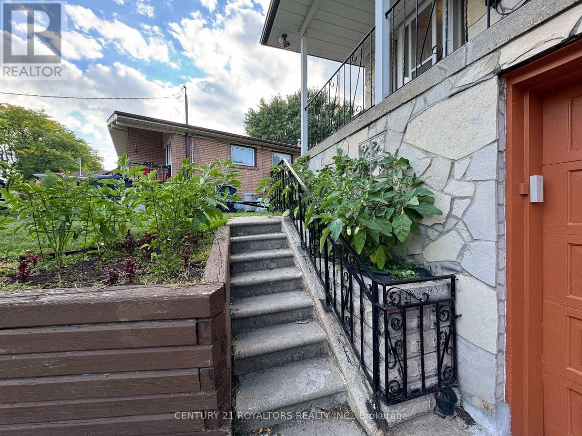 70 MARBURY CRESCENT - Photo 4