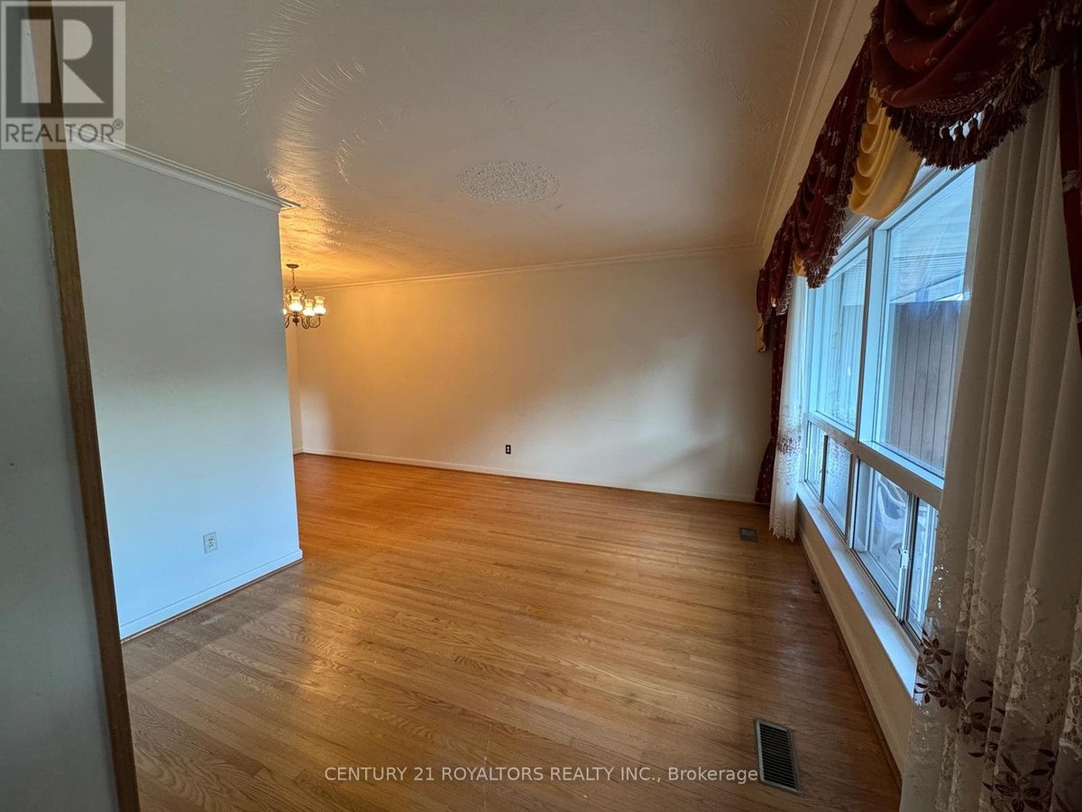 70 MARBURY CRESCENT - Photo 8