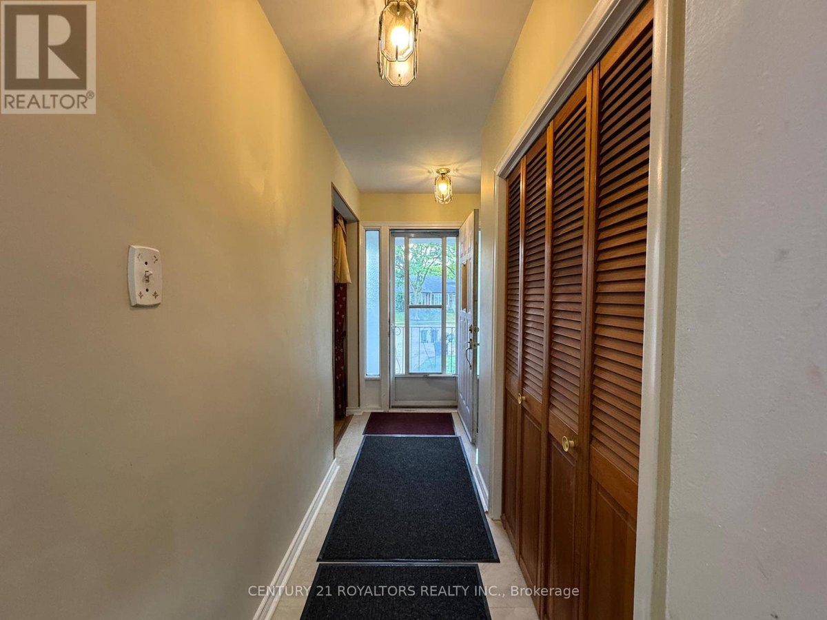 70 MARBURY CRESCENT - Photo 13