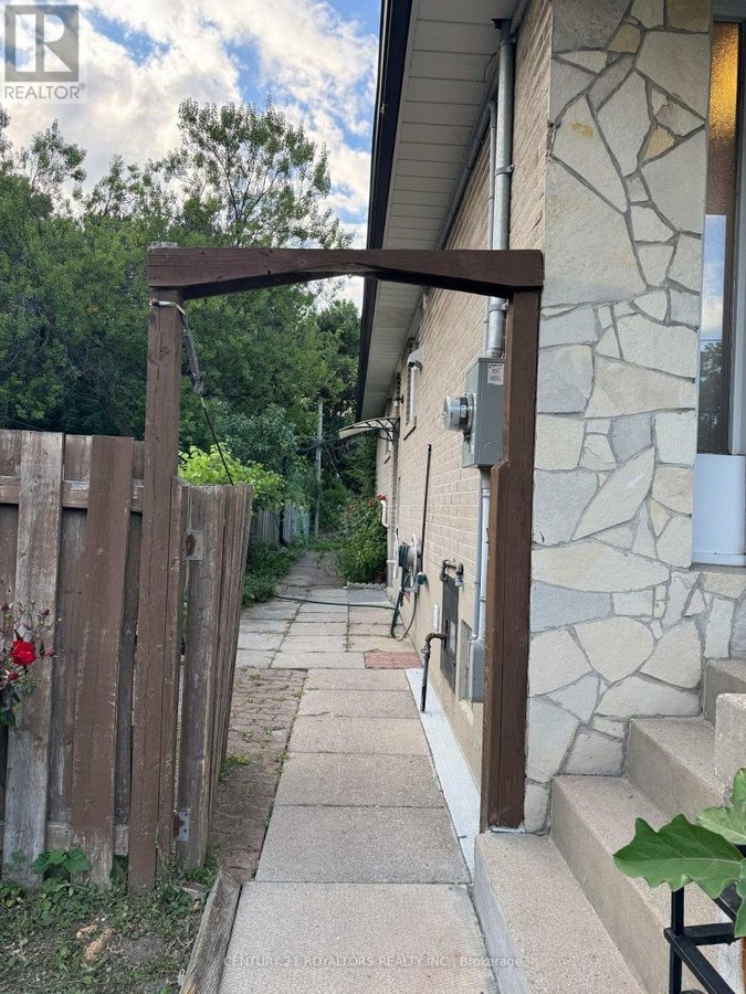 70 MARBURY CRESCENT - Photo 34