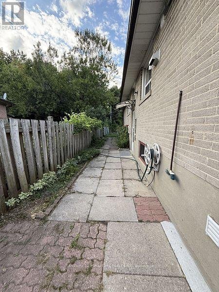 70 MARBURY CRESCENT - Photo 35