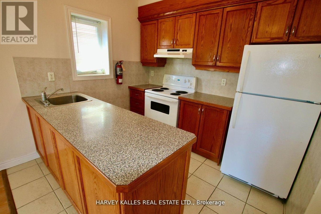 2 - 775 OSSINGTON AVENUE - Photo 3
