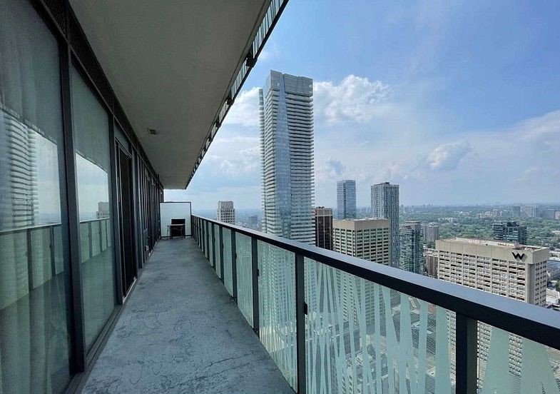 50 Charles Street East - Photo 2