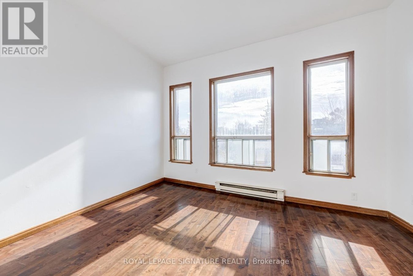 3 - 3038 DUNDAS STREET W - Photo 4