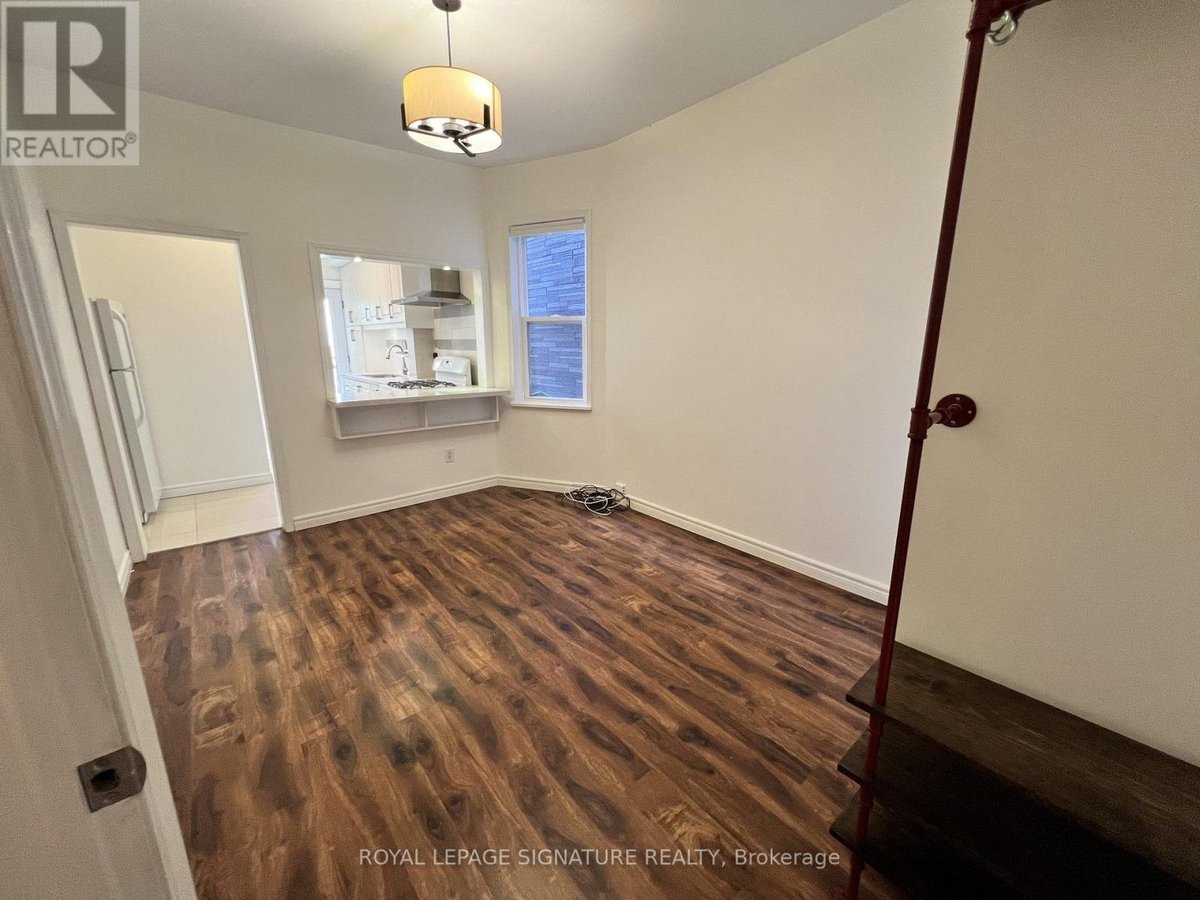 MAIN - 800 PAPE AVENUE - Photo 4