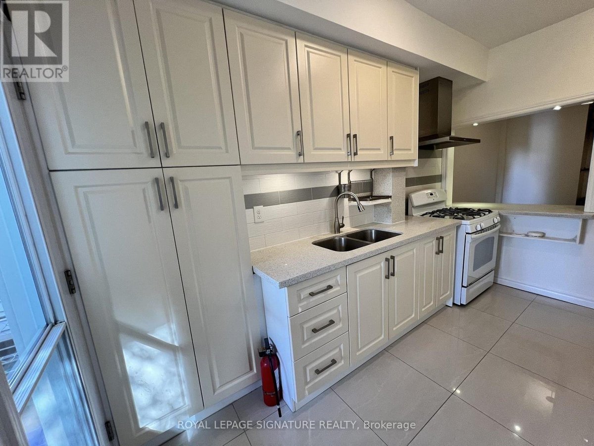 MAIN - 800 PAPE AVENUE - Photo 12