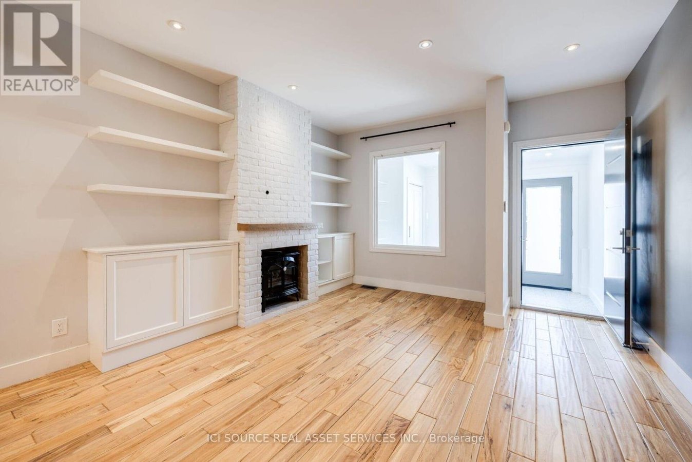 MAIN - 24 PAPE AVENUE - Photo 5