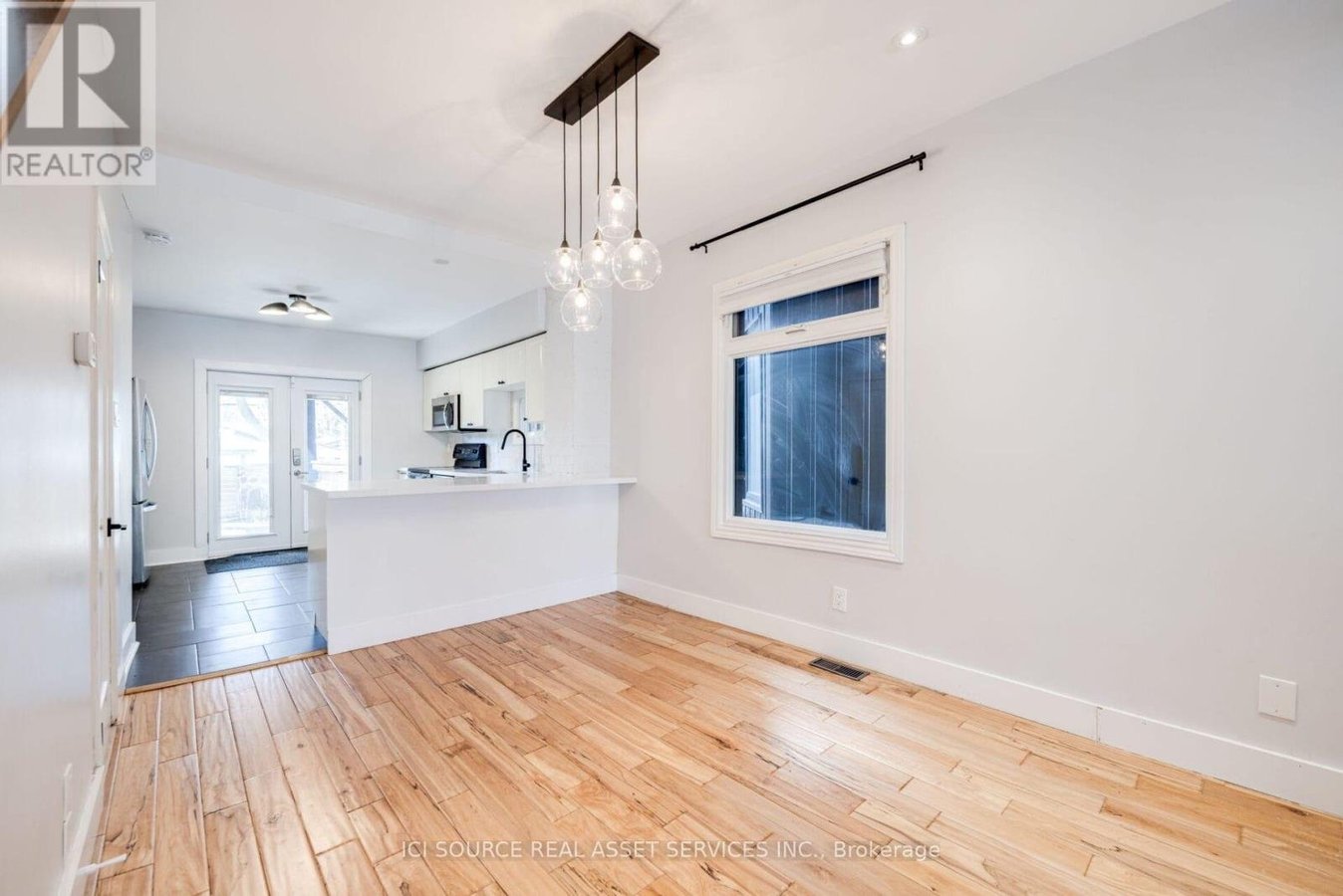 MAIN - 24 PAPE AVENUE - Photo 6