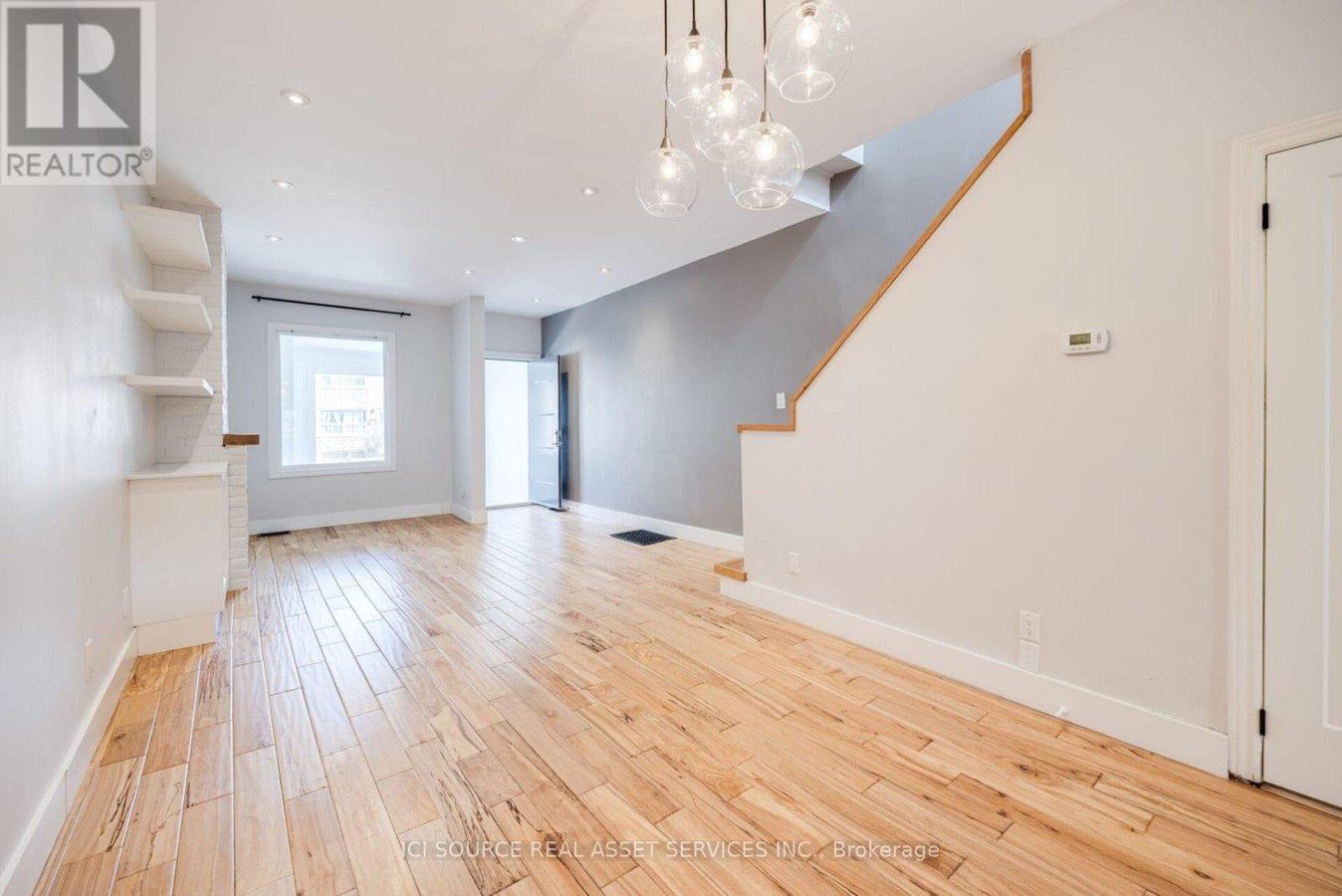 MAIN - 24 PAPE AVENUE - Photo 7