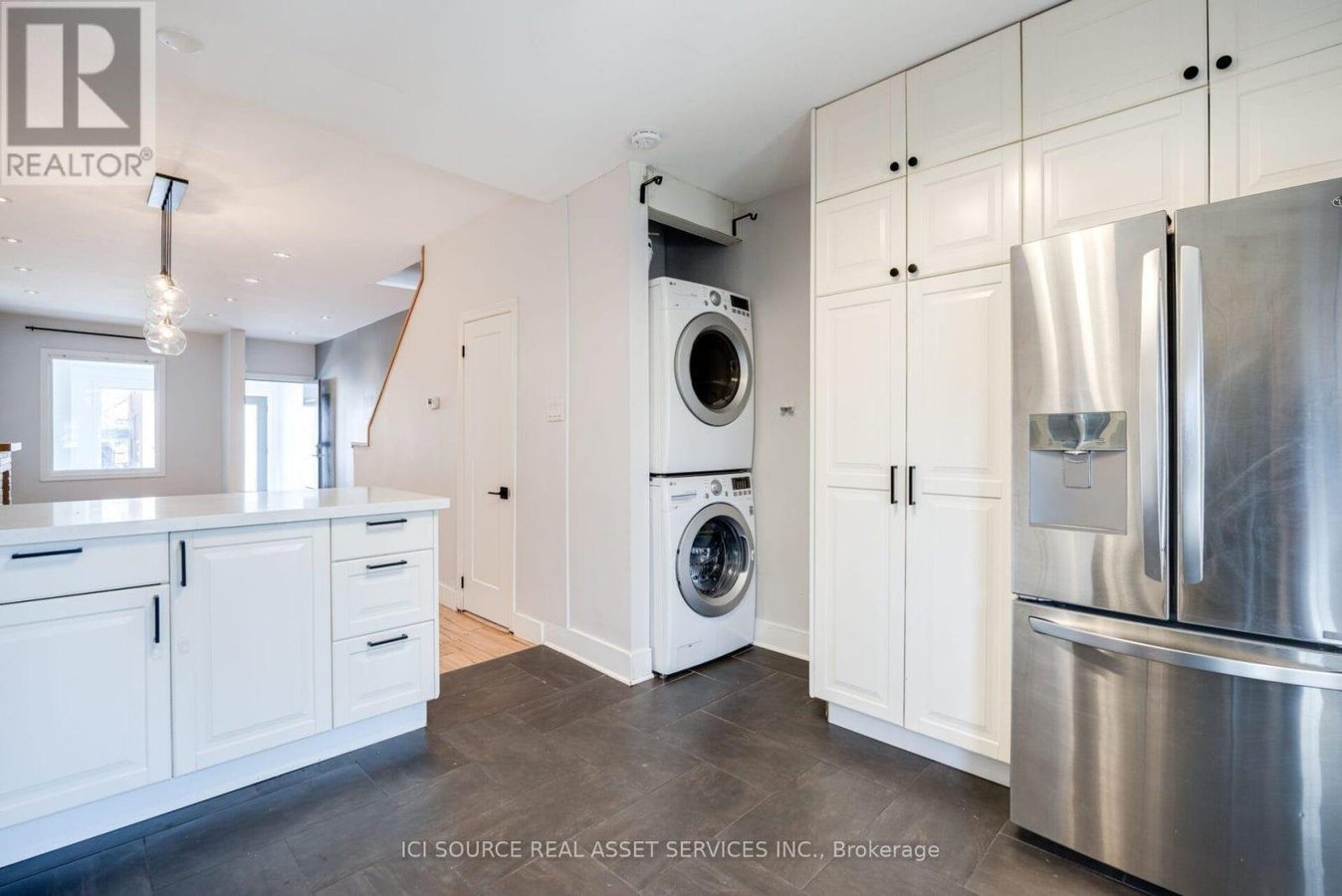 MAIN - 24 PAPE AVENUE - Photo 10