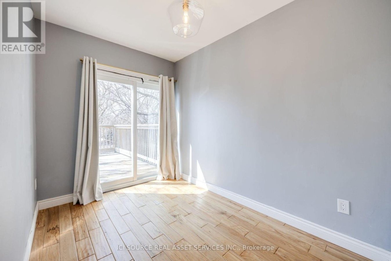 MAIN - 24 PAPE AVENUE - Photo 13