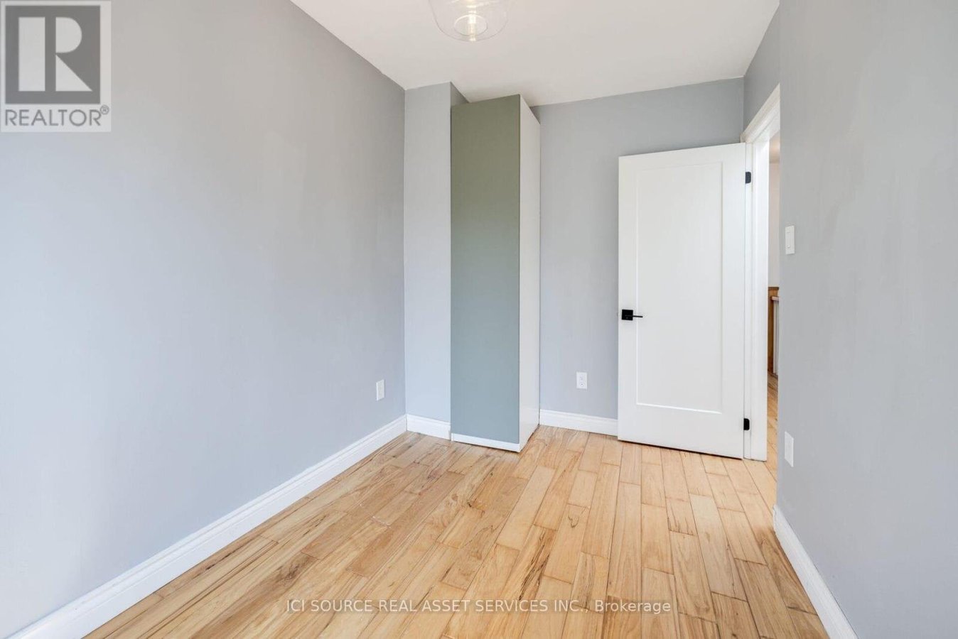 MAIN - 24 PAPE AVENUE - Photo 14