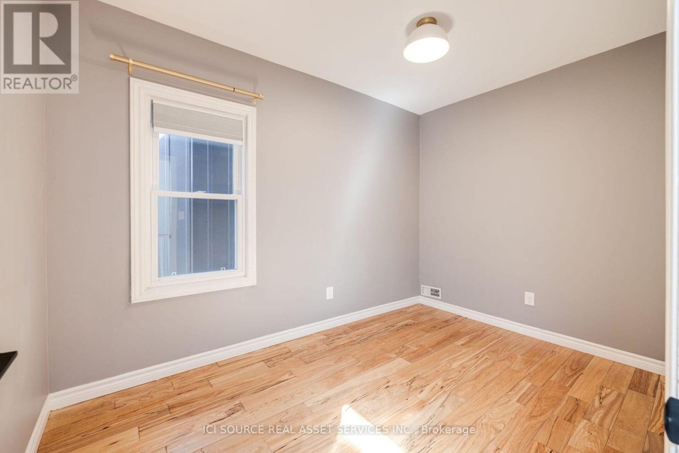 MAIN - 24 PAPE AVENUE - Photo 15