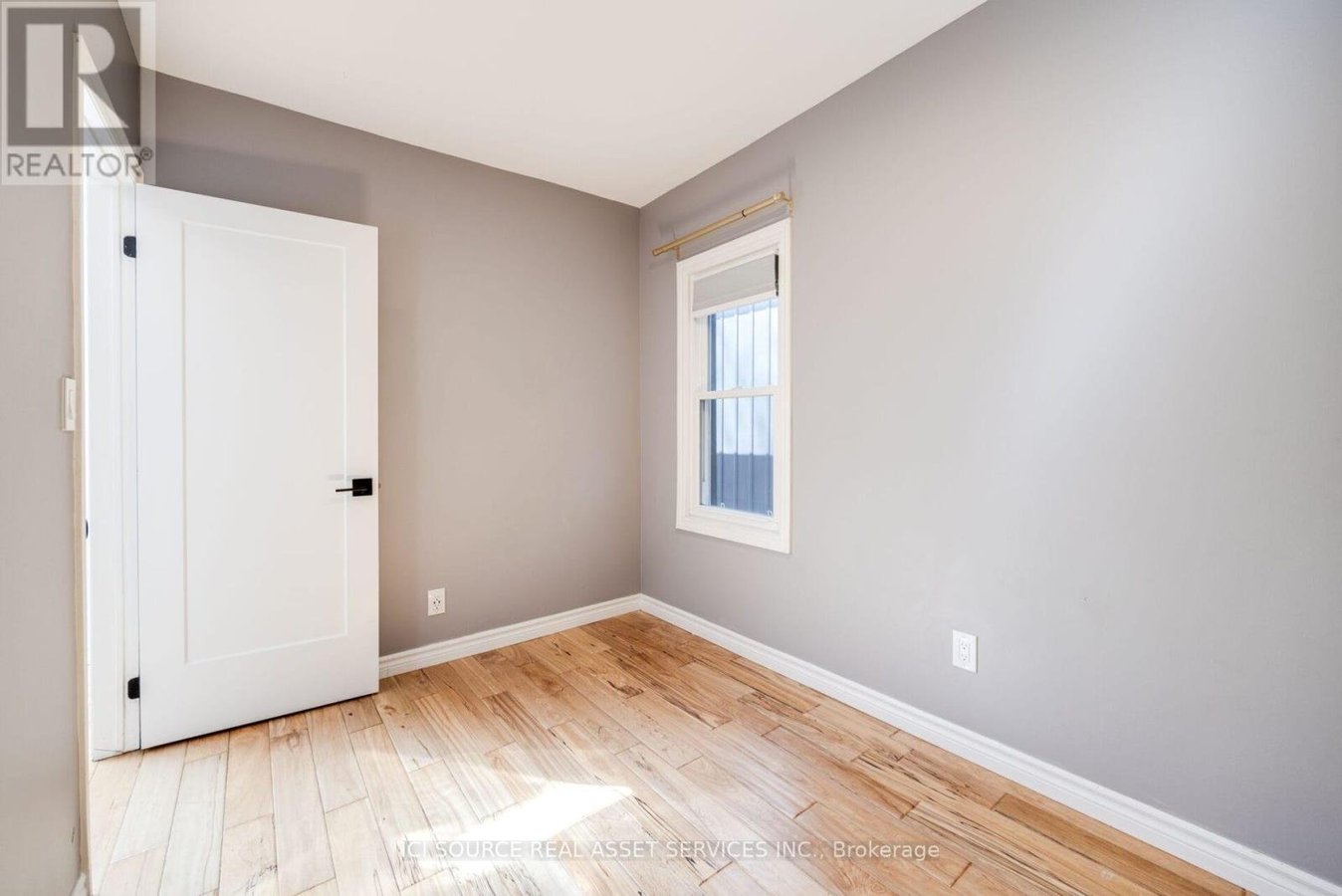 MAIN - 24 PAPE AVENUE - Photo 16