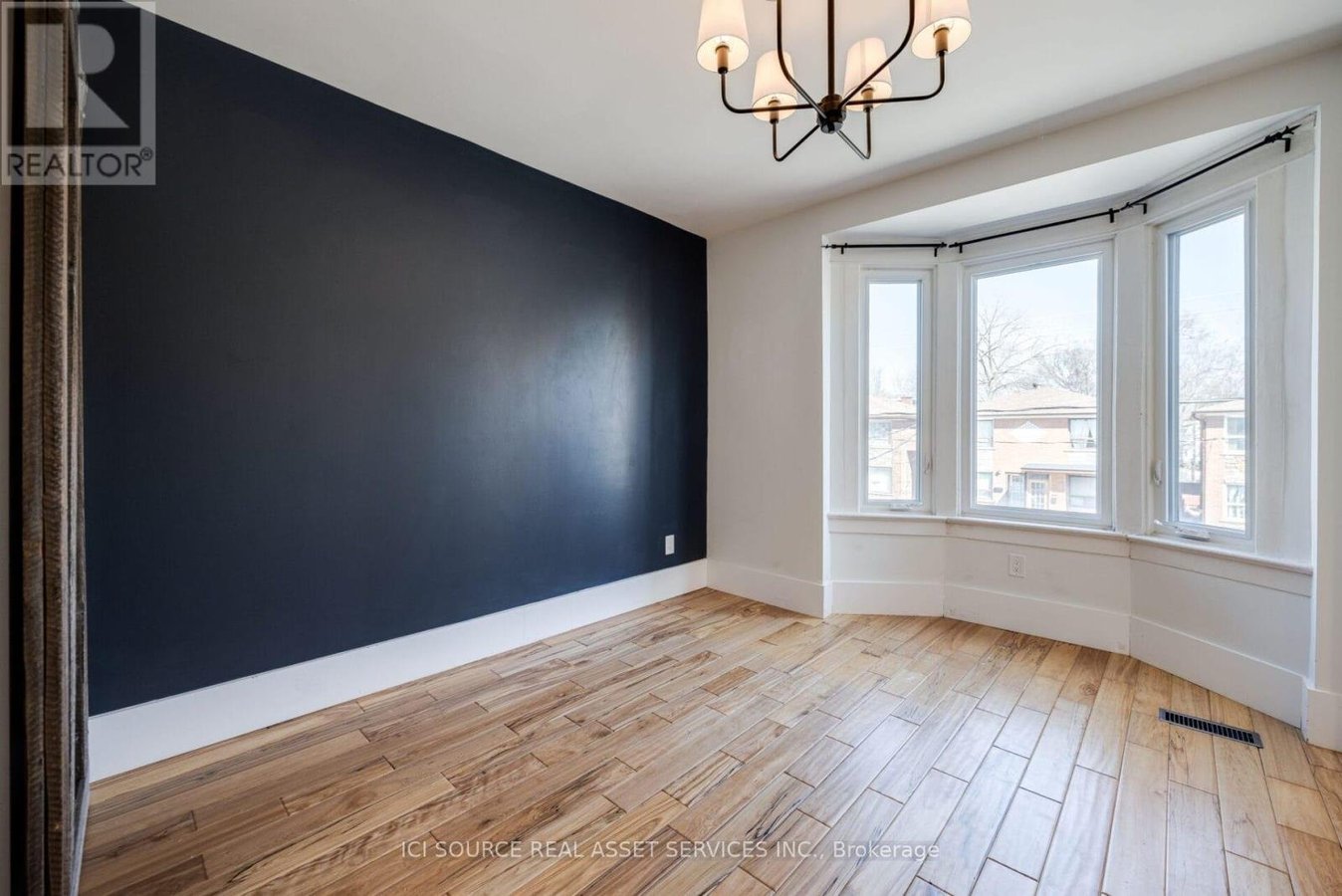 MAIN - 24 PAPE AVENUE - Photo 18
