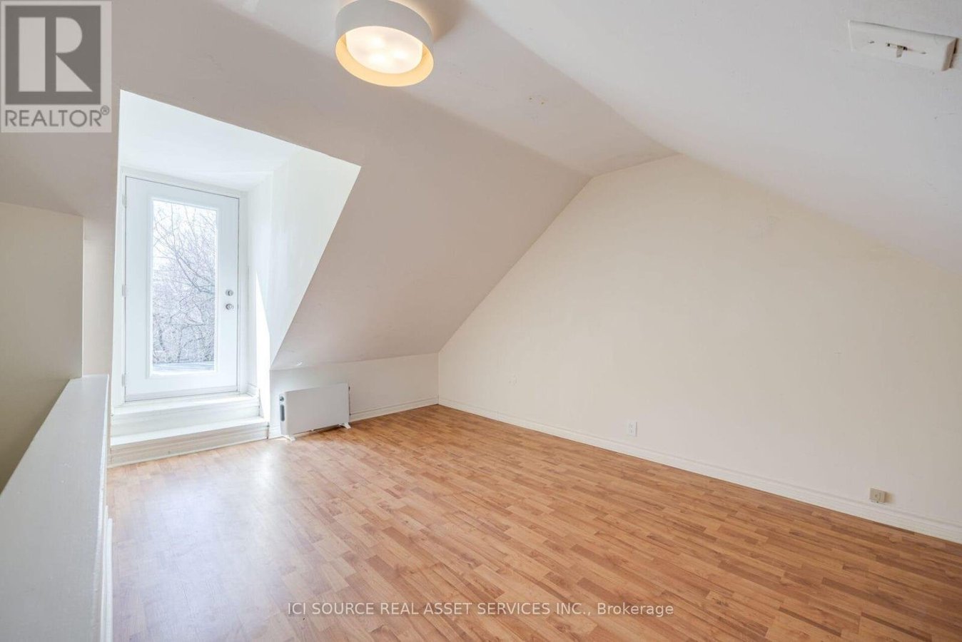 MAIN - 24 PAPE AVENUE - Photo 22