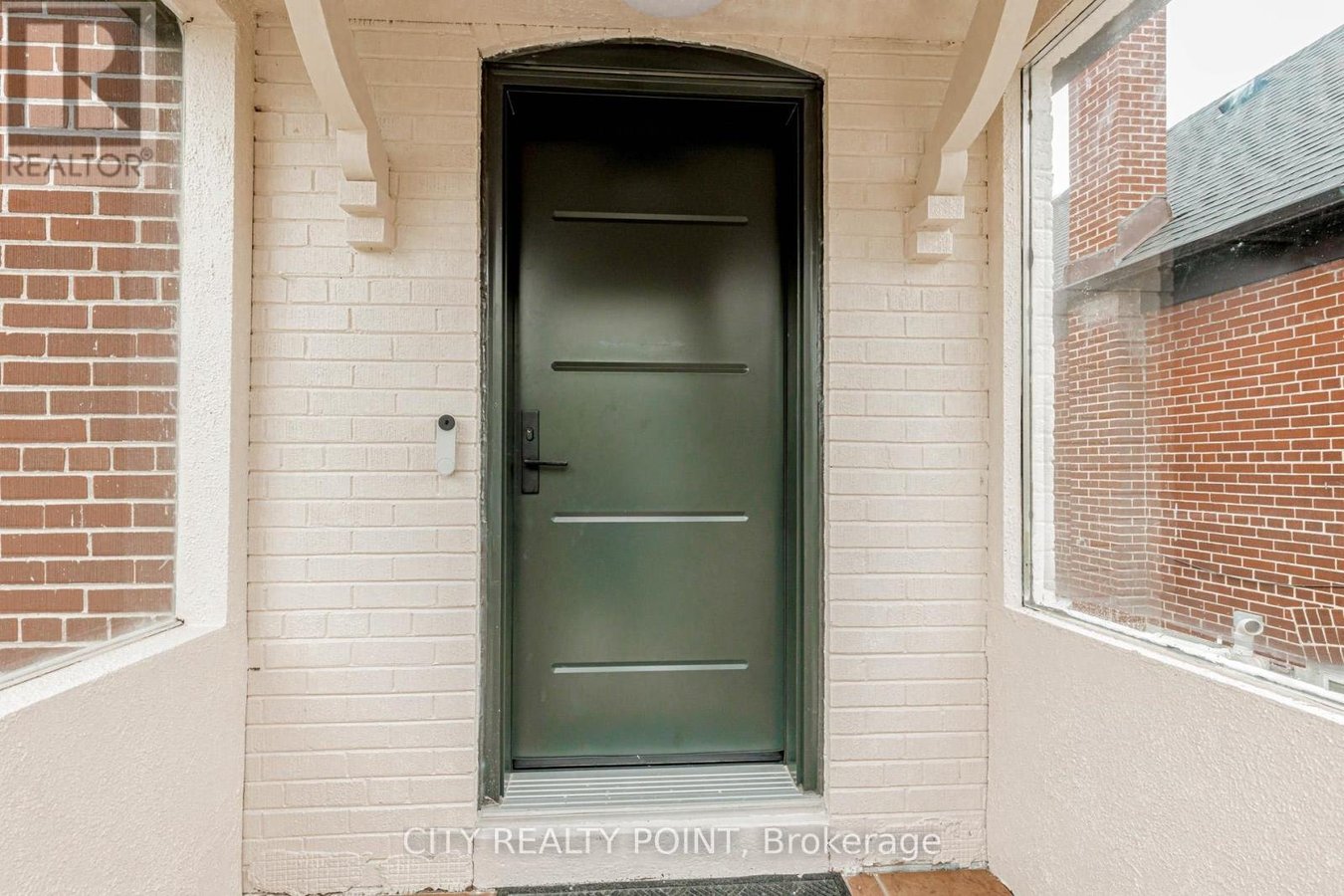 80 ALBANI STREET - Photo 2