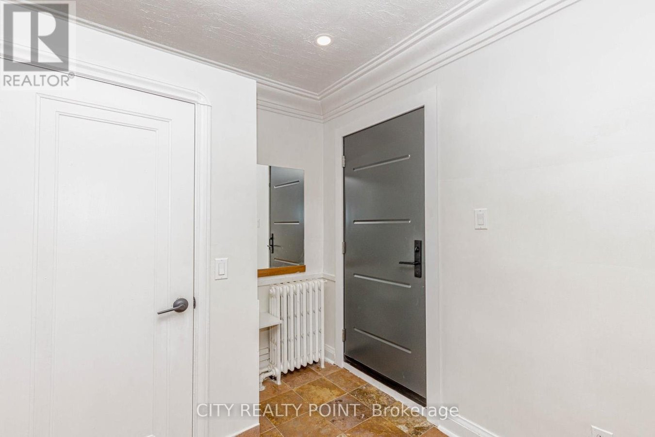 80 ALBANI STREET - Photo 3