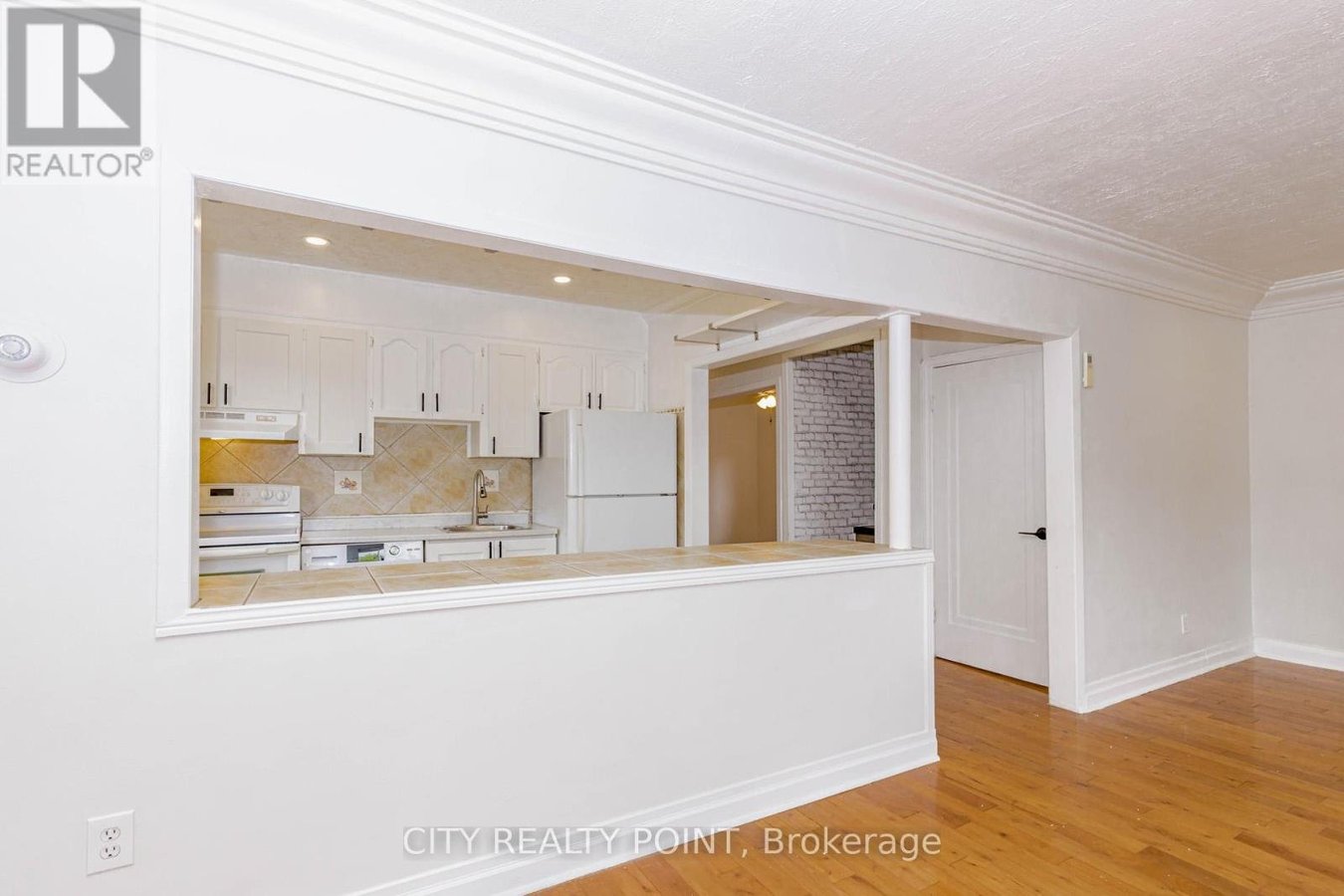 80 ALBANI STREET - Photo 8
