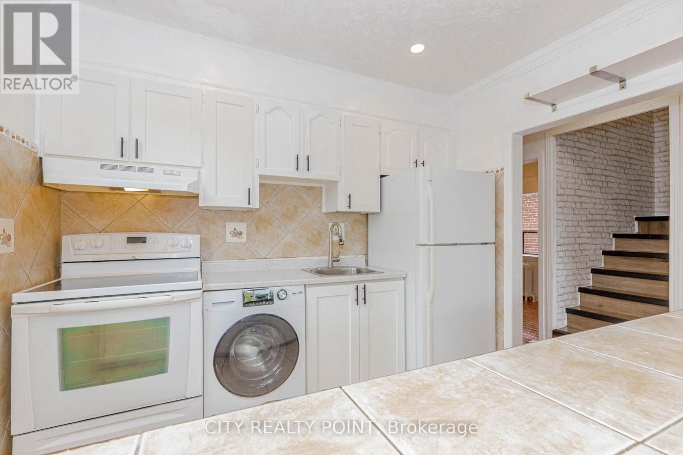 80 ALBANI STREET - Photo 11