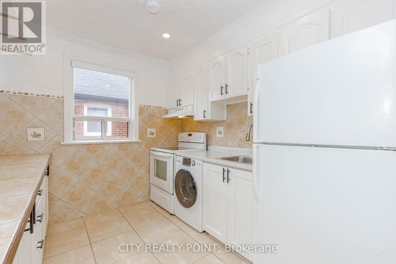 80 ALBANI STREET - Photo 12