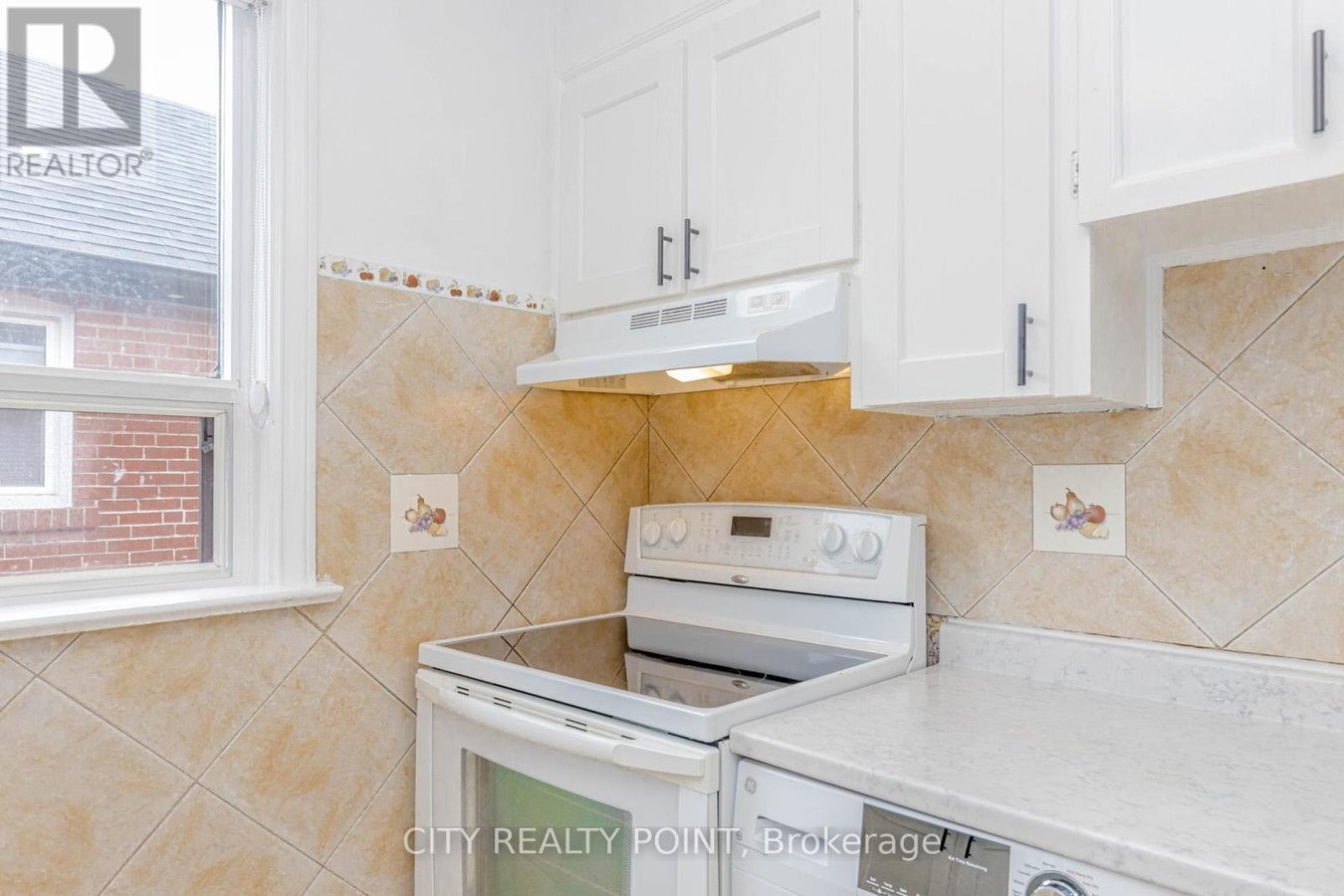 80 ALBANI STREET - Photo 14
