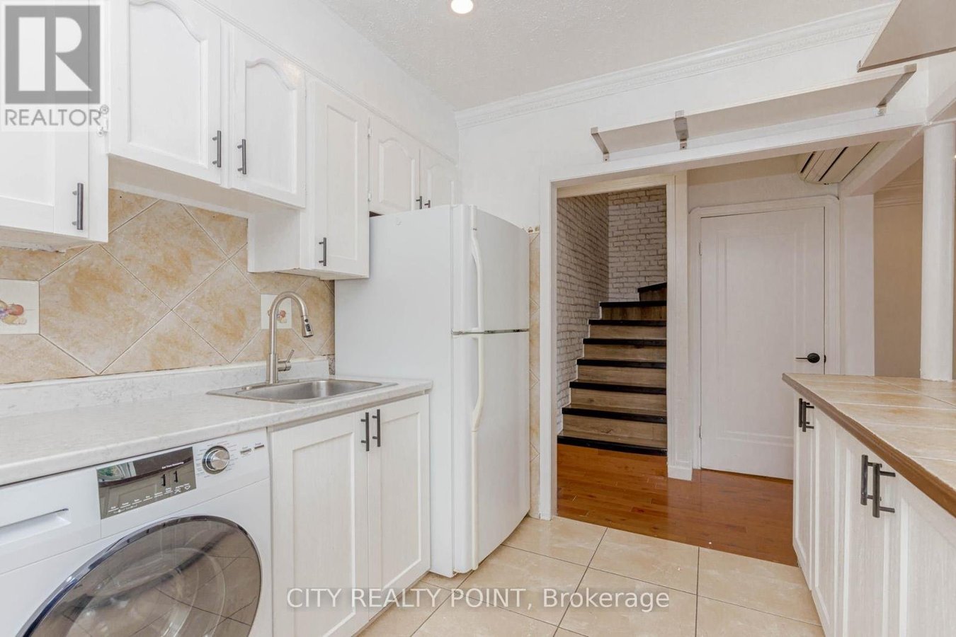 80 ALBANI STREET - Photo 15