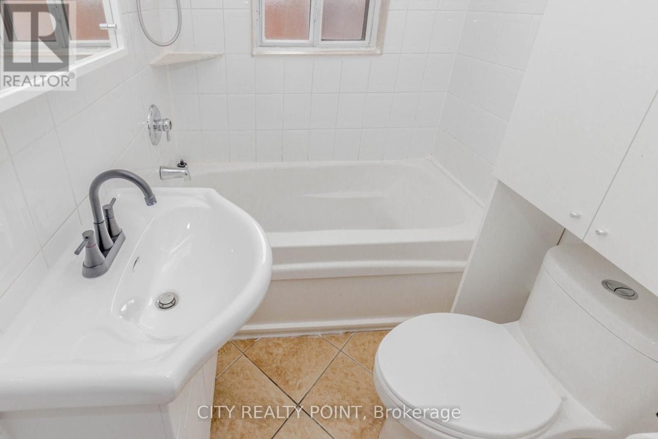 80 ALBANI STREET - Photo 23