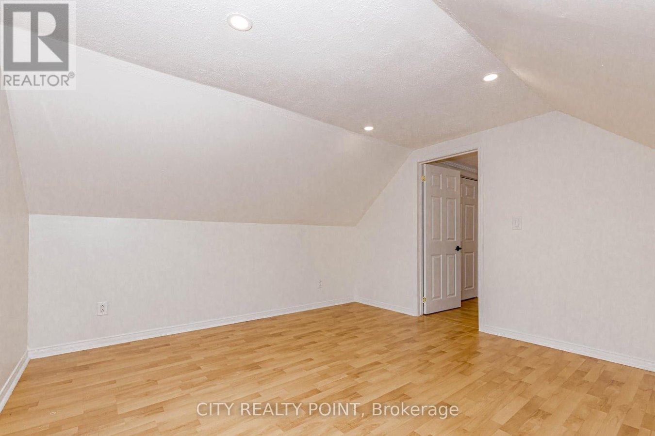 80 ALBANI STREET - Photo 31