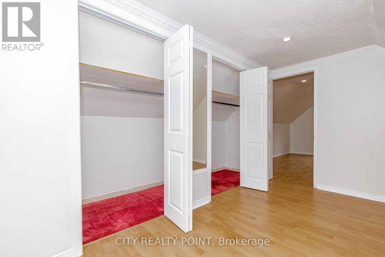 80 ALBANI STREET - Photo 32