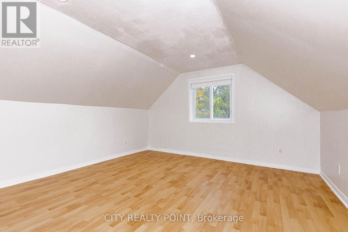 80 ALBANI STREET - Photo 34