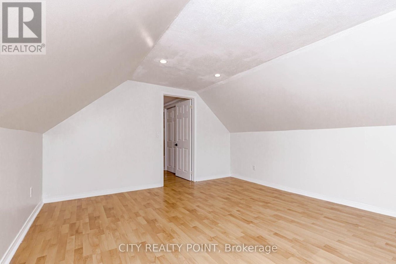 80 ALBANI STREET - Photo 35