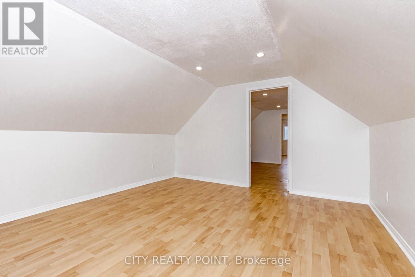 80 ALBANI STREET - Photo 36