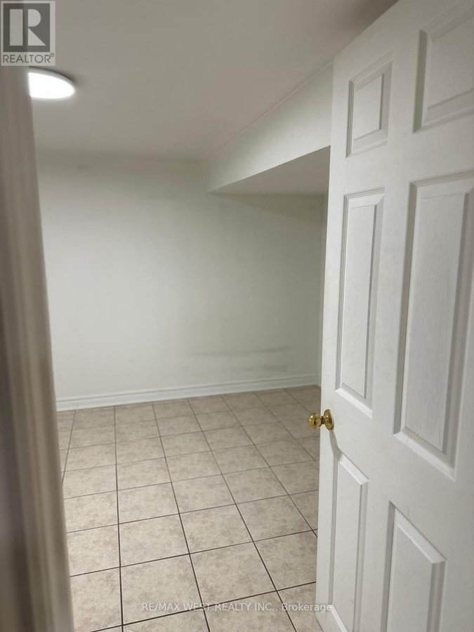LOWER - 563 OSSINGTON AVENUE - Photo 11