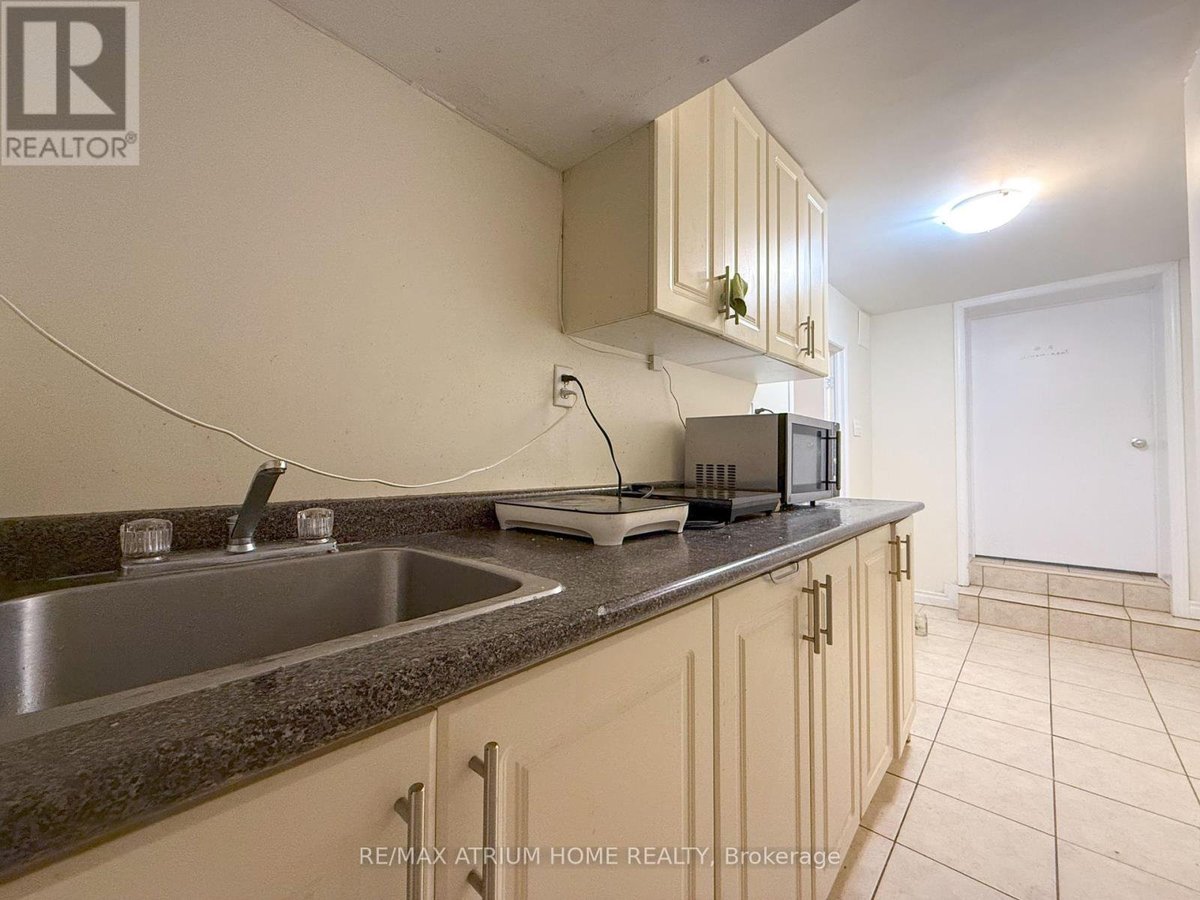 ROOM 2 - 42 FAIRCHILD AVENUE - Photo 5