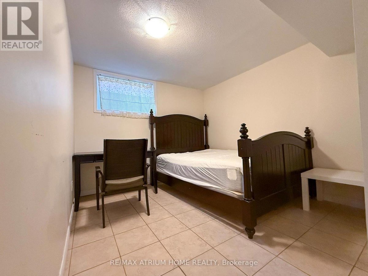 ROOM 2 - 42 FAIRCHILD AVENUE - Photo 7