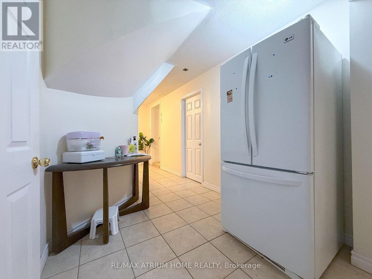 ROOM 2 - 42 FAIRCHILD AVENUE - Photo 9