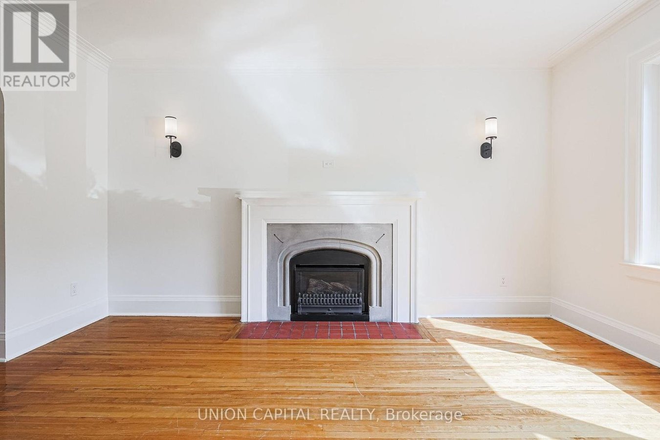 1064 ROYAL YORK ROAD - Photo 5